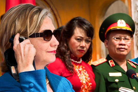 us-clinton-in-hanoi.jpg